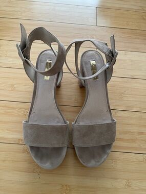Women's Louise et Cie Taupe Suede Ankle-Strap Sandals Ankle strap Shoes 7.5